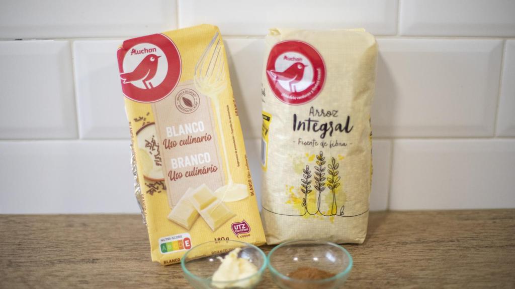 Los ingredientes usados por Bárbara Buenache para hacer las galletas de arroz con leche integral.