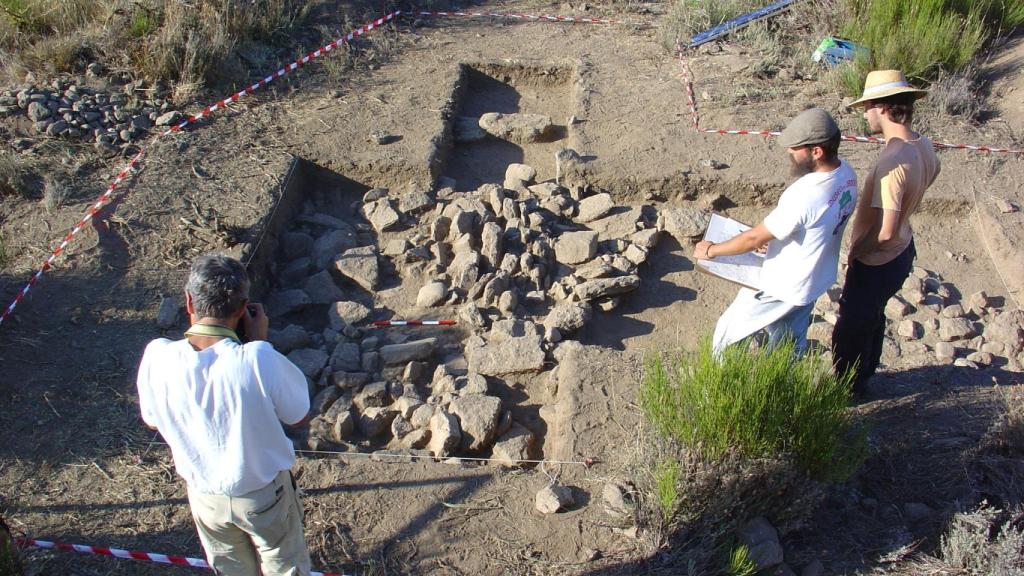 Una de las sepulturas excavadas en la necrópolis.