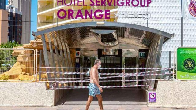 Hotel cerrado en Benidorm, el pasado verano.