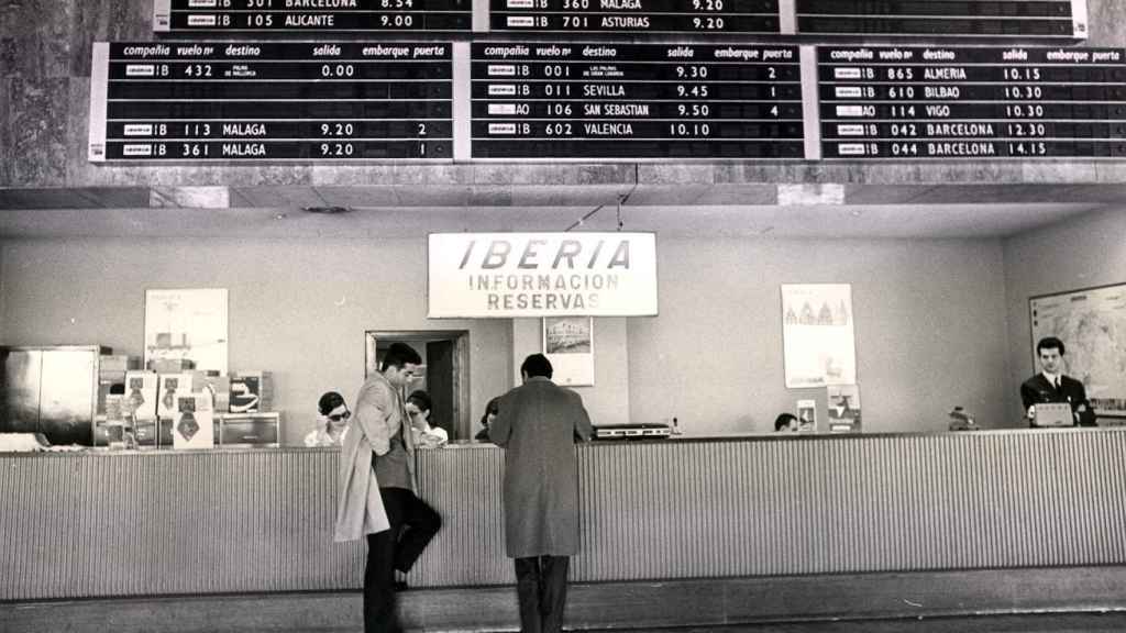 Mostrador de Iberia en el aeropuerto de Madrid-barajas. Fuente: Mitma.