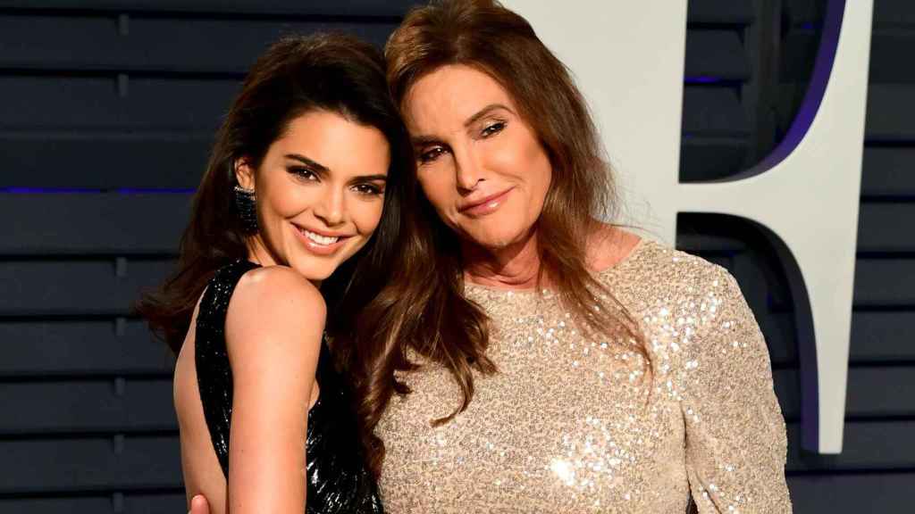 Caitlyn Jenner junto a su hija Kendall.