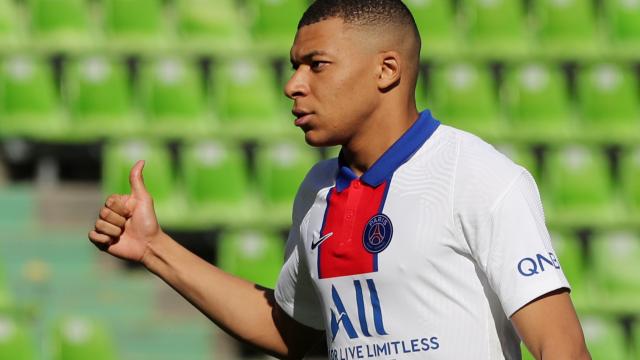 Kylian Mbappé, en un partido del PSG durante la temporada 2020/2021