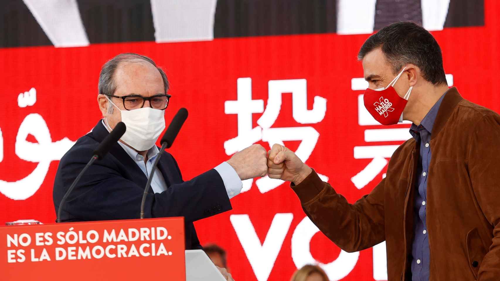 Ángel Gabilondo junto a Pedro Sánchez, en su mitin de campaña en Getafe.