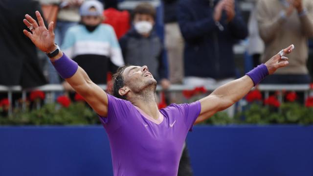 Nadal celebra su victoria en el Godó ante Tsitsipas