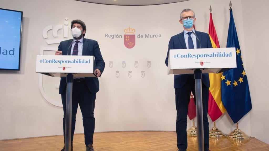 El presidente murciano, Fernando López Miras, con el conejero de Salud, Juan José Pedreño.