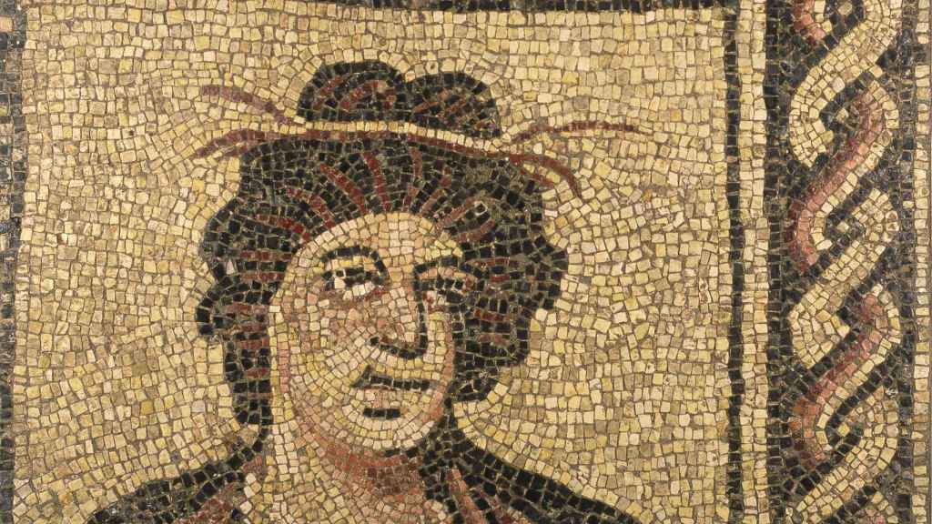 Mosaico romano que se exhibe en la exposición 'Los colores de los romanos'.