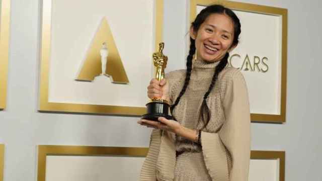 Chloé Zhao, ganadora del Óscar a la mejor dirección.