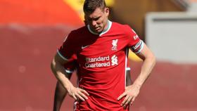 James Milner, durante un partido de la Premier League con el Liverpool