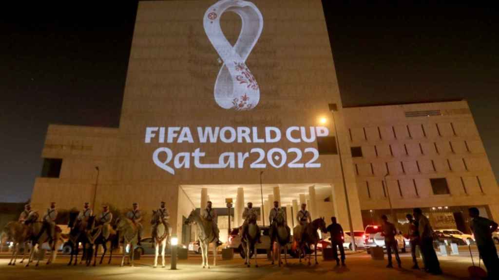Logo del Mundial de Catar 2022 en un estadio de Doha