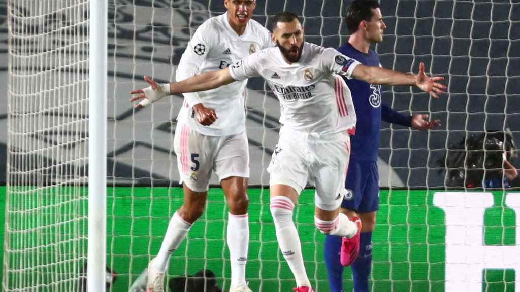 Karim Benzema celebra su gol al Chelsea