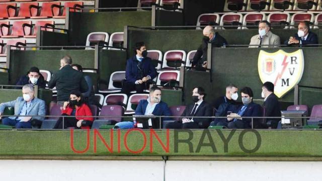 Abascal y Monasterio, este lunes en el palco del Rayo Vallecano (Foto: Twitter)