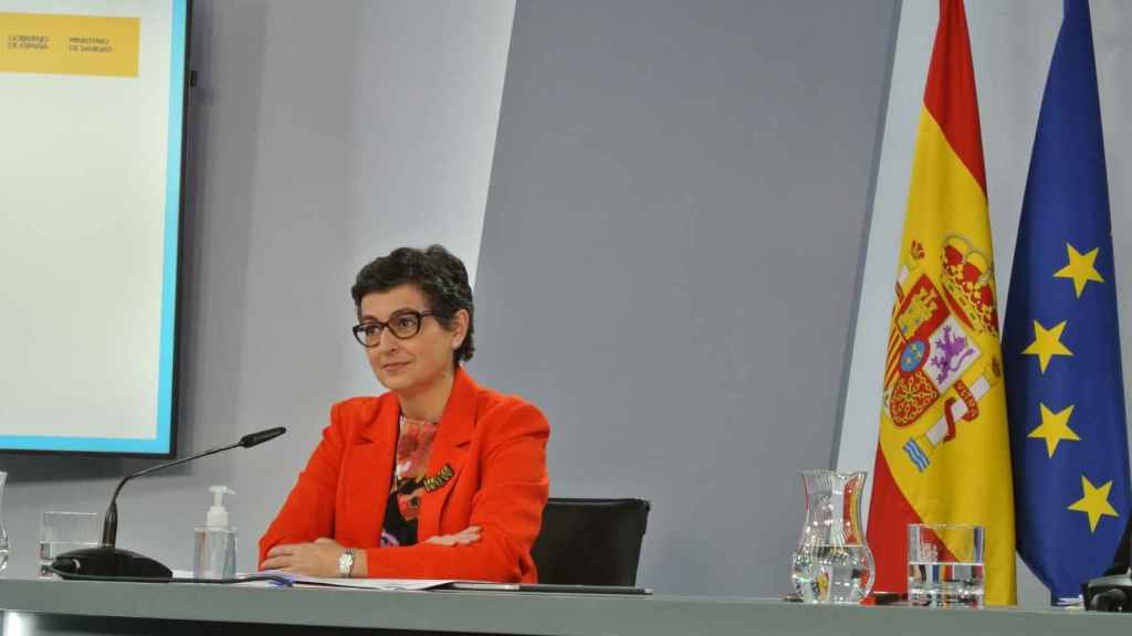 Arancha González Laya, ministra de Asuntos Exteriores, en la sala de prensa de Moncloa.