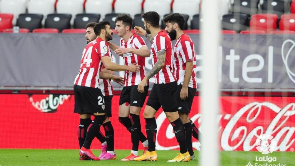 Los jugadores del Athletic celebran el gol de Morcillo ante el Valladolid