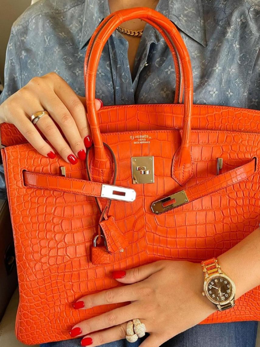 Georgina wearing a Hermès Birkin bag on her last private jet flight.