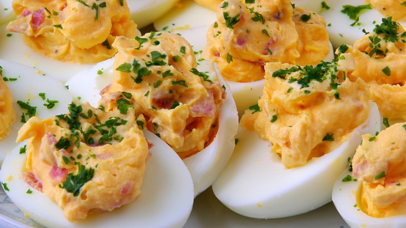 Huevos rellenos, las mejores recetas diferentes para el aperitivo, fáciles  y baratas