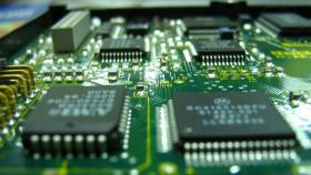Detalle de los microchips de un aparato tecnológico.