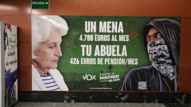 El polémico cartel de Vox en la Puerta del Sol sobre los menores no acompañados.