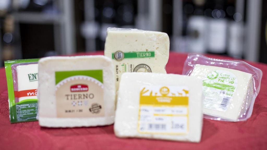 Los cinco quesos tiernos de los supermercados testados en la cata.