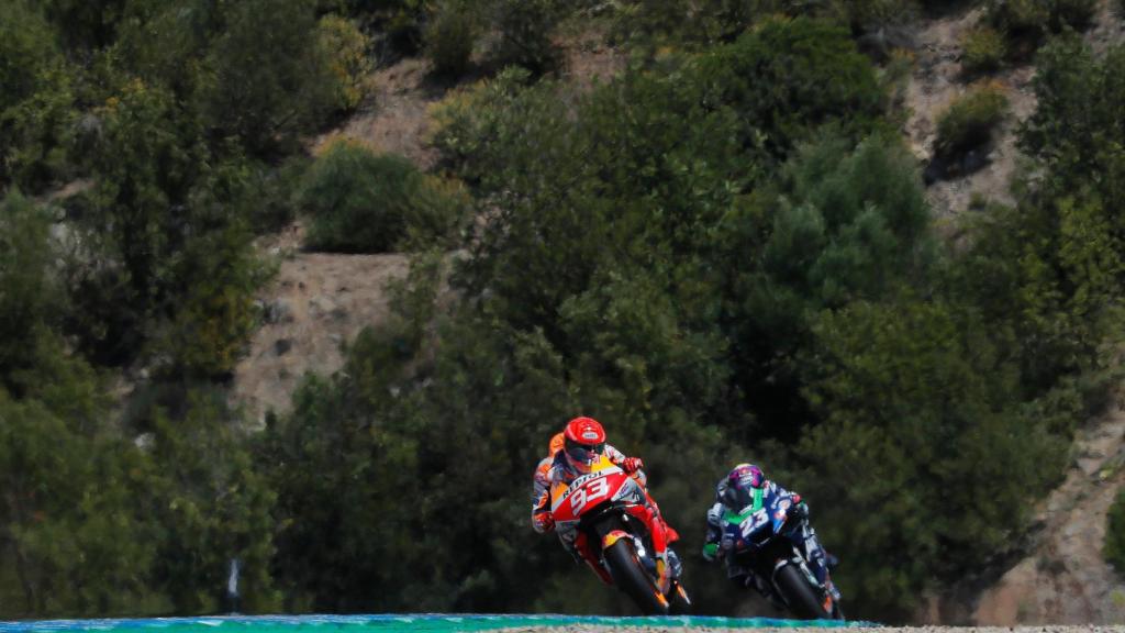 Marc Márquez realiza un adelantamiento en Jerez