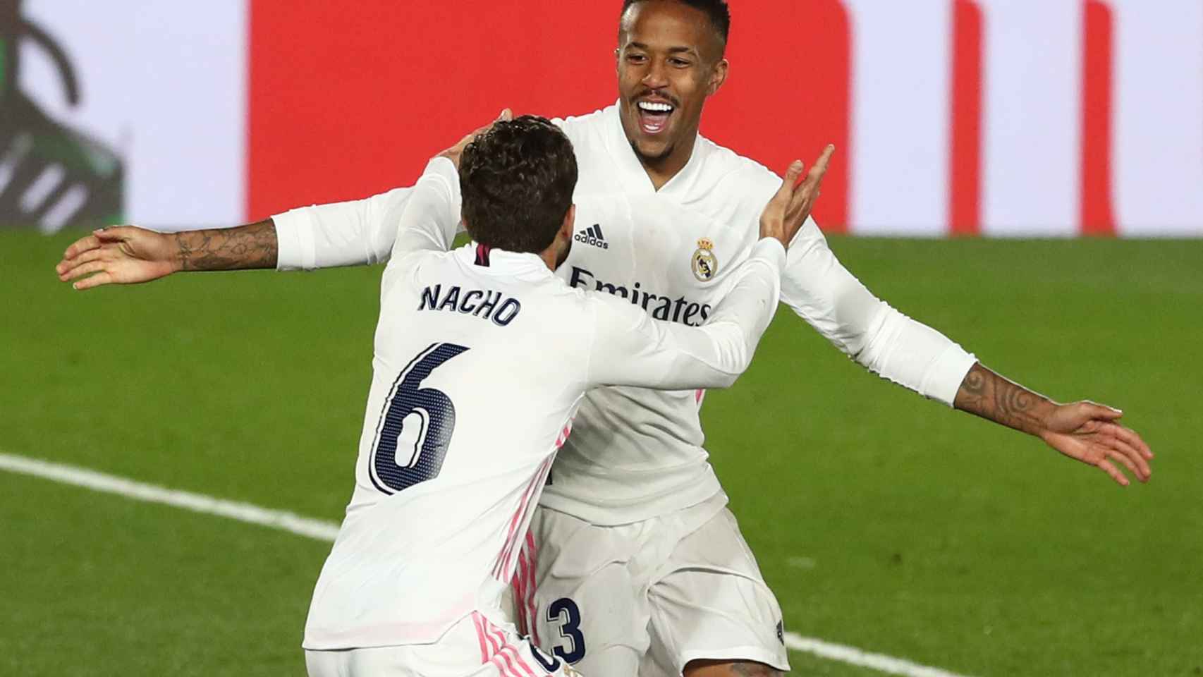 Nacho felicita a Militao por su gol a Osasuna