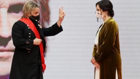 La presidenta de la Comunidad de Madrid, Isabel Díaz Ayuso, hace entrega de la Gran Cruz de la Orden del Dos de Mayo al músico Nacho Cano.