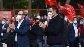 Pedro Sánchez y Ángel Gabilondo, en el mitin de cierre de campaña.