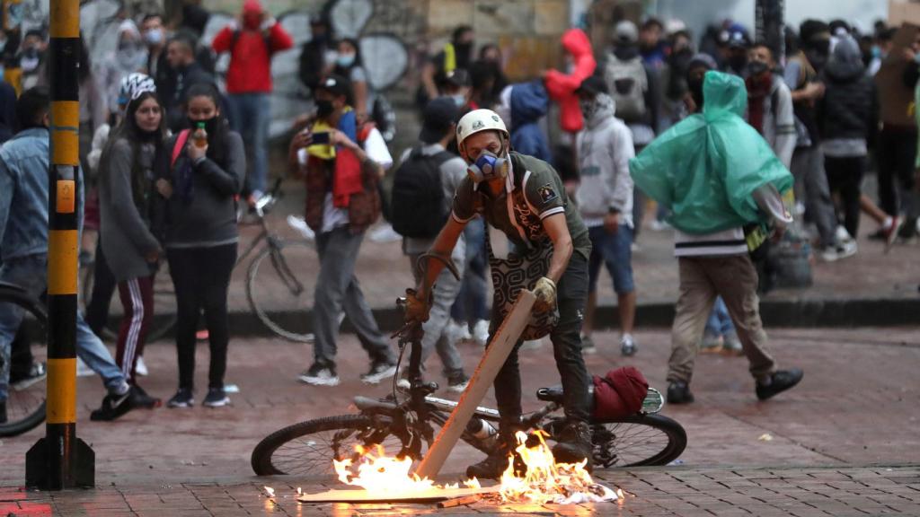 Protestas en Bogotá contra la reforma fiscal que pretende impulsar Iván Duque.