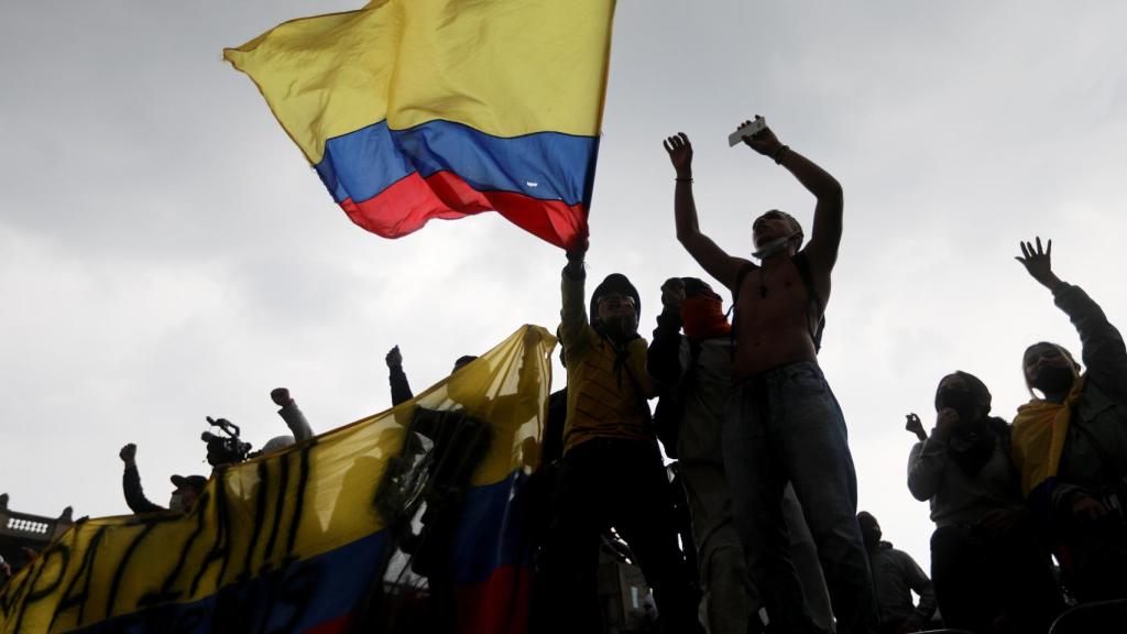 Manifestantes durante las protestas en Bogotá.