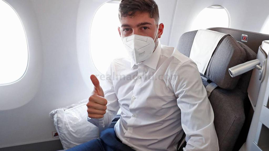 Fede Valverde, durante el vuelo del Real Madrid a Londres