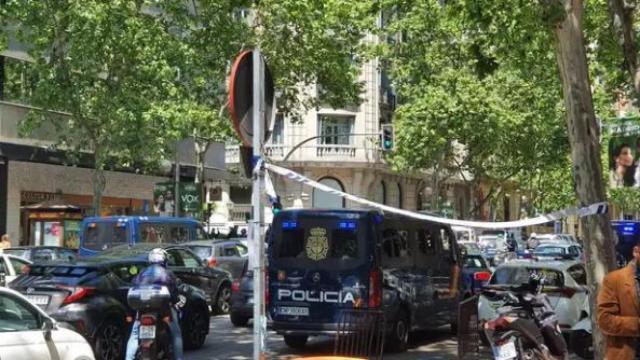 Operativo policial en la calle Ayala