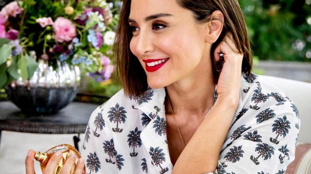 Tamara Falcó junto a flores de Floreale.