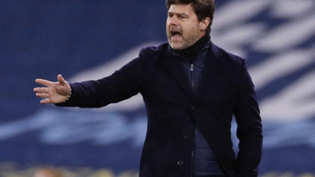 Mauricio Pochettino da órdenes a sus jugadores