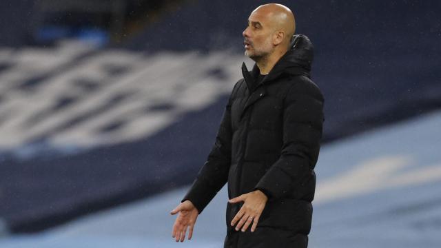 Pep Guardiola, en la banda del Etihad Stadium