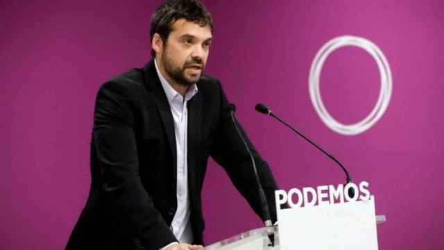 Jesús Santos, en una rueda de prensa en la sede de Podemos en Madrid.