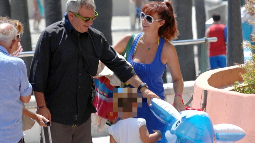 El matrimonio junto a Natalia, su única hija en común, en una imagen de 2011.