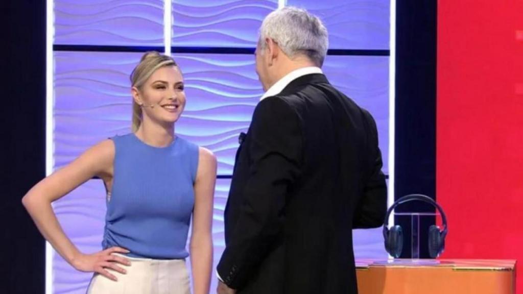 Arianna Aragón junto a su padrastro en una imagen de 'El precio justo'.