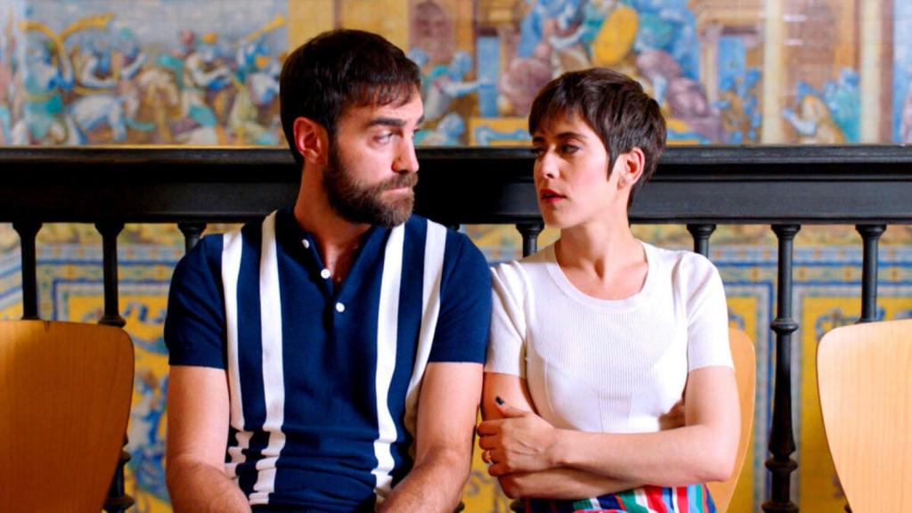 Jon Plazaola y María León en 'Allí abajo'.