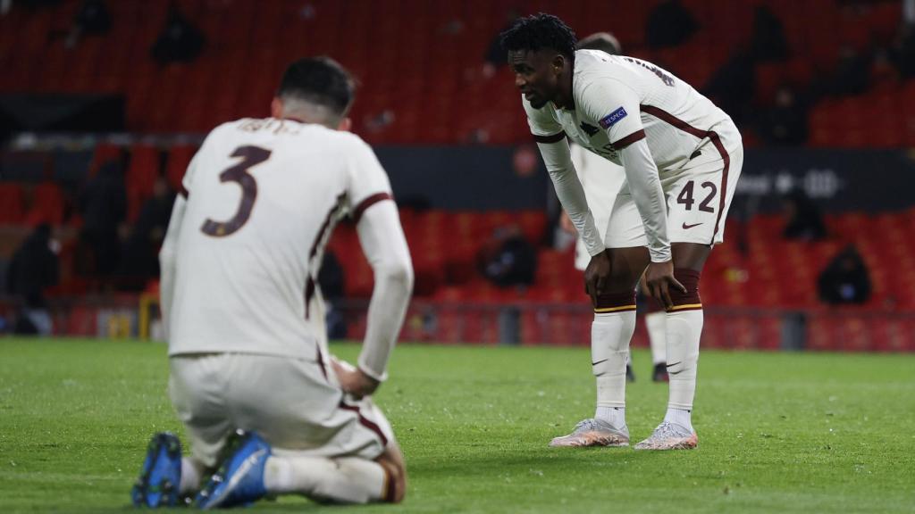 Los jugadores de la AS Roma, durante el partido de ida de semifinales de Europa League ante el Manchester United