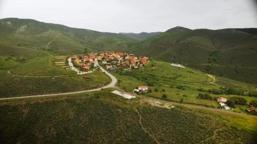 Vista aérea de El Atazar, municipio de la Sierra Norte de Madrid.