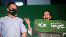 La candidata de Vox a la presidencia de la Comunidad de Madrid, Rocío Monasterio, junto al líder de su formación, Santiago Abascal.