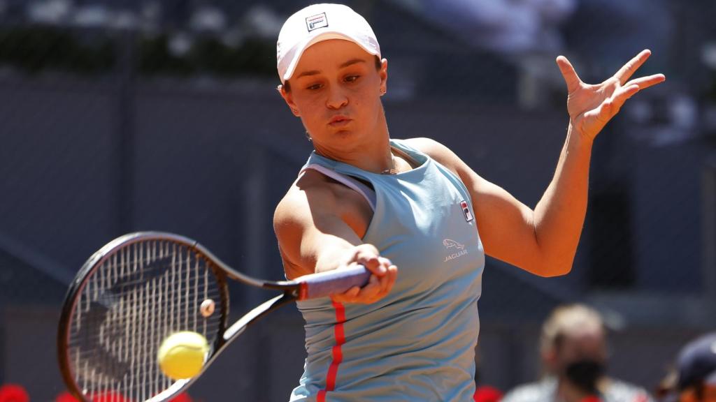 Barty ejecuta una derecha frente a Paula Badosa
