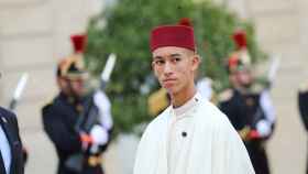 El príncipe Moulay Hassan de Marruecos no quiere que le besen la mano
