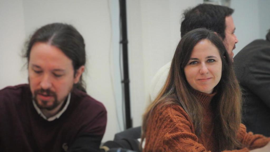 Ione Belarra, junto a Pablo Iglesias, en una reunión de la mesa confederal de Unidas Podemos.