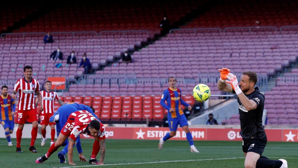 Oblak realiza una parada en el Camp Nou