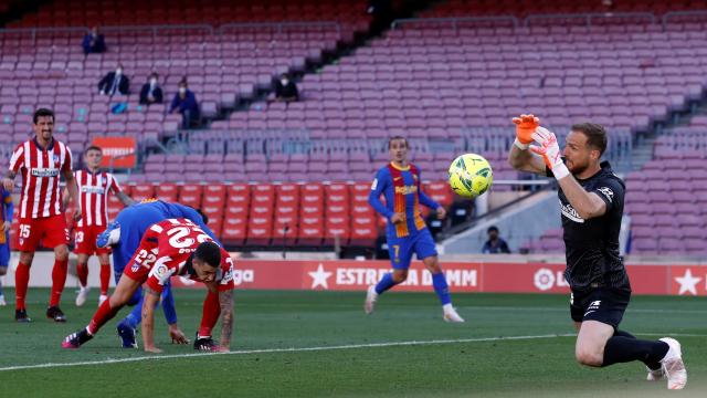 Oblak realiza una parada en el Camp Nou