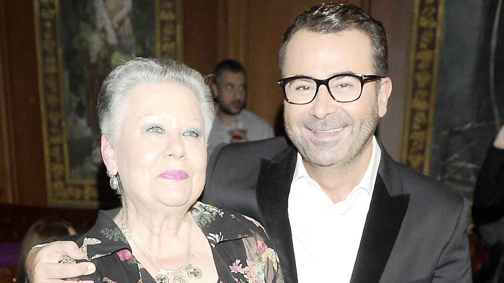 Jorge Javier junto a su madre en una imagen de archivo, de 2013.
