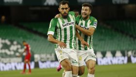 Borja Iglesias celebra uno de sus goles con el Betis