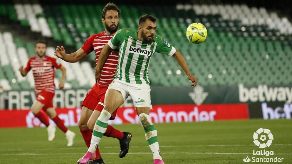 Borja Iglesias, durante el Betis - Granada de la jornada 35 de La Liga