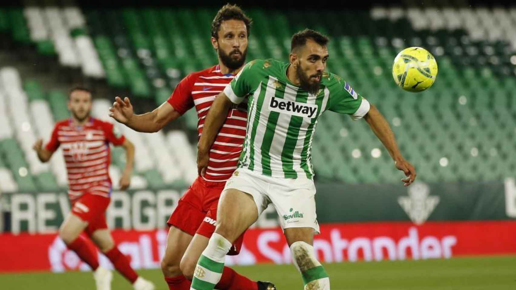 Borja Iglesias, durante el Betis - Granada de la jornada 35 de La Liga