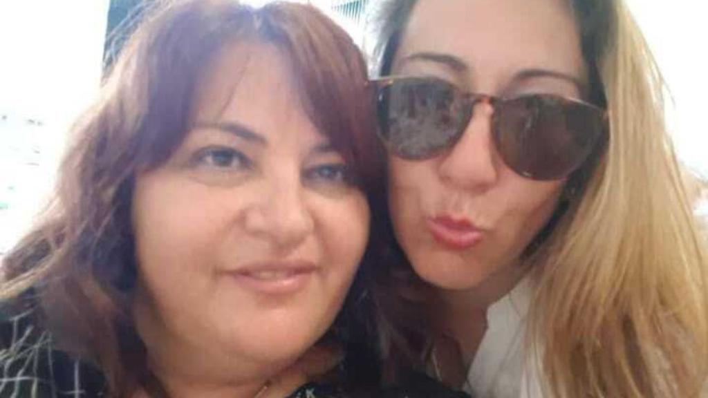 María Rodríguez Jiménez, autora de la carta, junto a su prima fallecida, María de los Ángeles Egea.